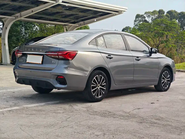 Roewe i5 — Фото автомобиля 5