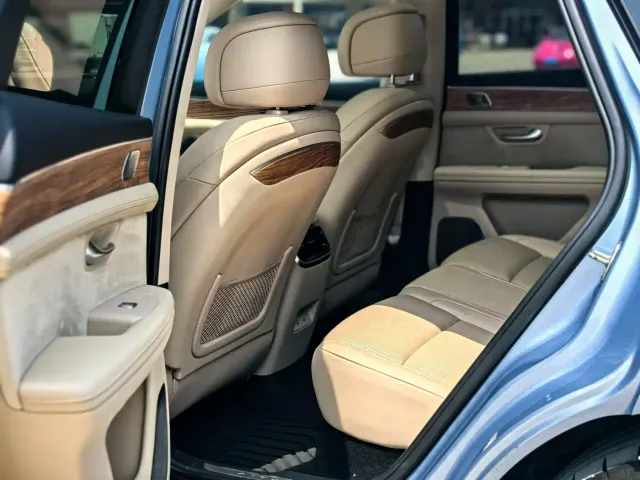 Aito M5 — Фото автомобиля 9