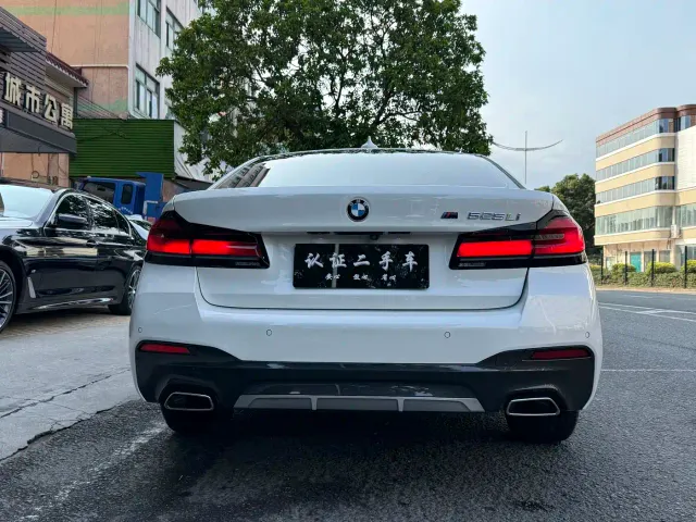 BMW 5 Series — Фото автомобиля 4