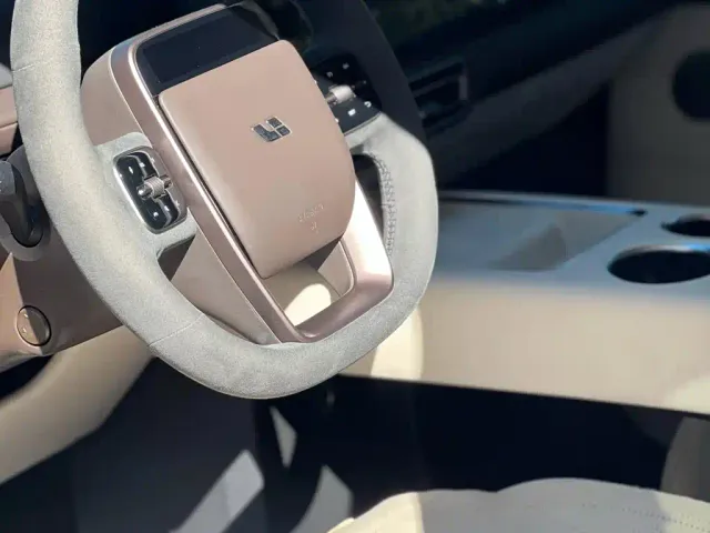 Li Auto MEGA — Фото автомобиля 9
