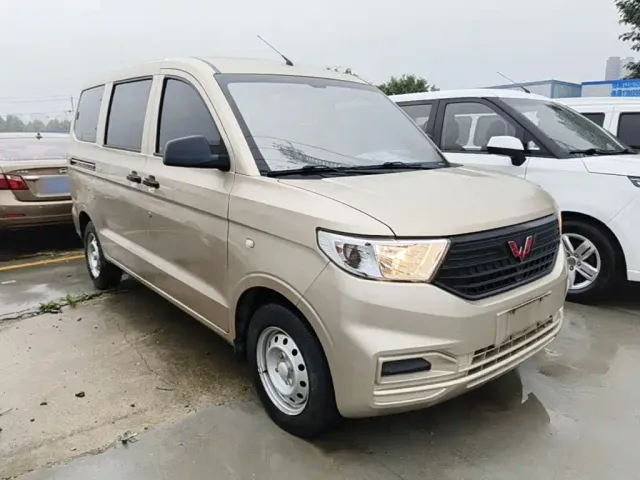 Wuling Hongguang V — Фото автомобиля 3