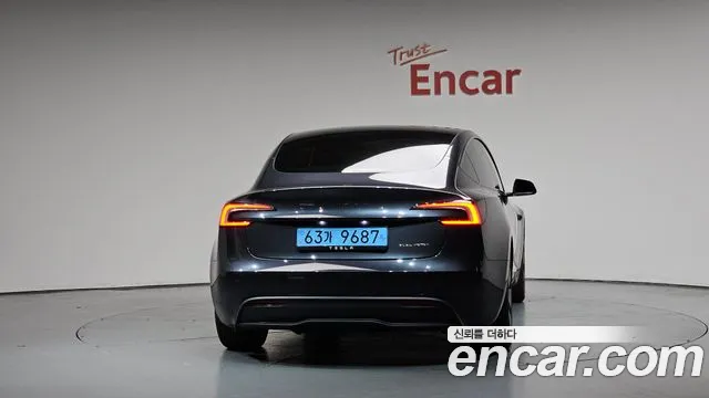 Tesla Model 3 — Фото автомобиля 3