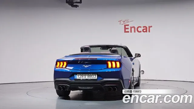 Ford Mustang Mustang 7 поколение 2.3 EcoBoost Premium Кабриолет — Фото автомобиля 4