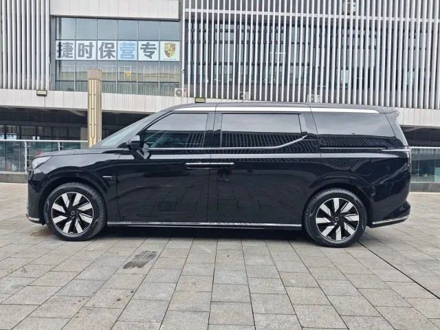 Volvo EM90 — Фото автомобиля 14