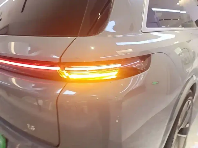 Li Auto L8 — Фото автомобиля 7