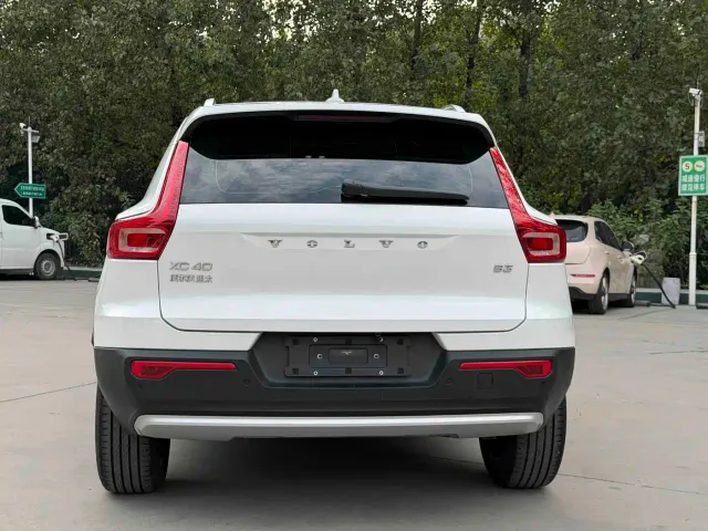 Volvo XC40 — Фото автомобиля 5