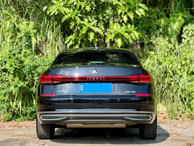 Volkswagen Passat — Фото автомобиля 5