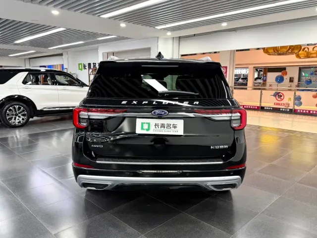 Ford Explorer — Фото автомобиля 5