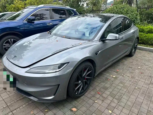 Фотография автомобиля — Tesla Model 3