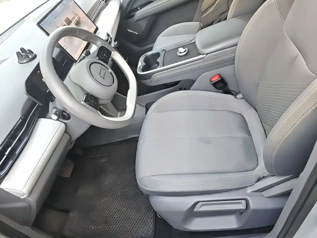 Besturn Yueyi 03 2025 445km Premium Selection Edition — Фото автомобиля 14