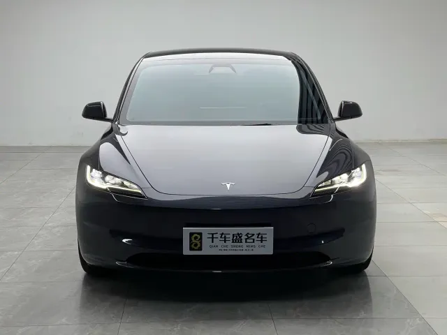 Tesla Model 3 — Фото автомобиля 2