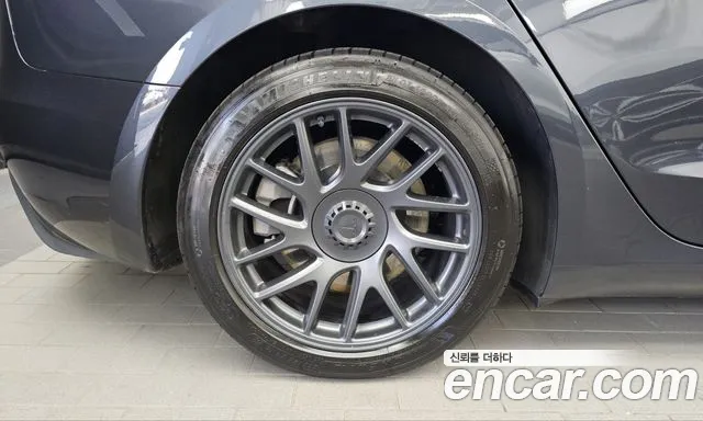 Tesla Model 3 — Фото автомобиля 5