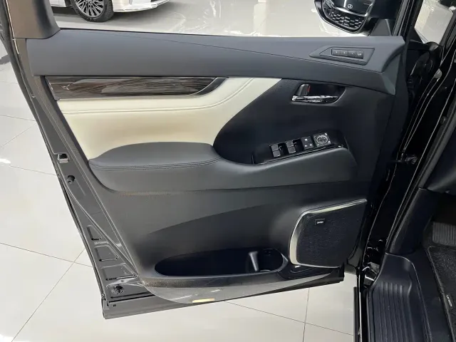 Lexus LM — Фото автомобиля 20
