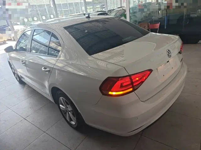 Volkswagen Lavida — Фото автомобиля 4