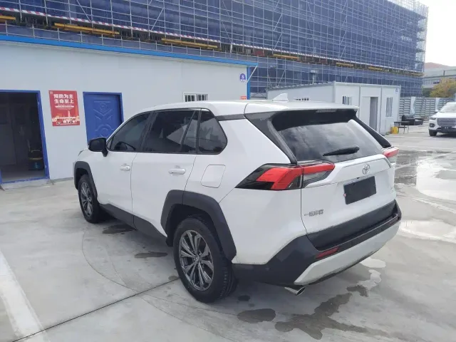 Toyota RAV4 — Фото автомобиля 9