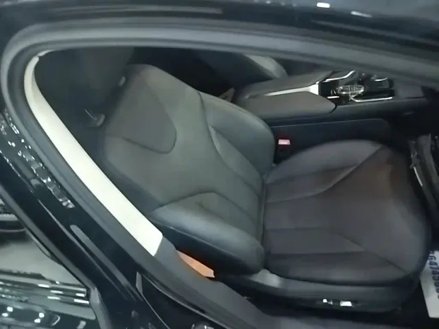 Hongqi E-QM5 — Фото автомобиля 18