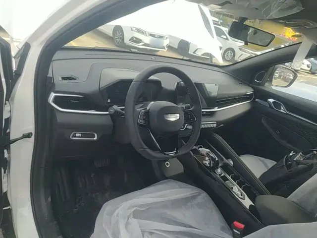 Geely Binyue — Фото автомобиля 9