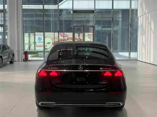Mercedes-Benz E-Class — Фото автомобиля 17