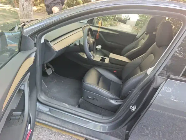 Tesla Model Y — Фото автомобиля 12