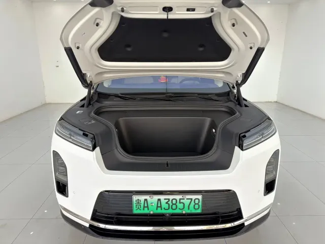 Nio ES8 — Фото автомобиля 14