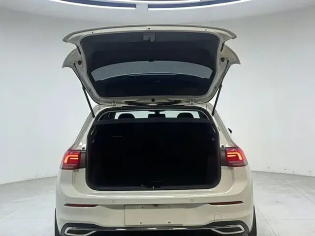 Volkswagen Golf — Фото автомобиля 16
