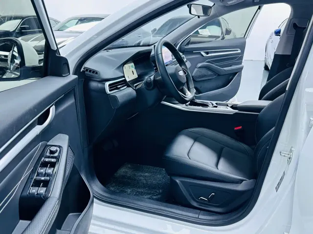 Geely Emgrand — Фото автомобиля 4