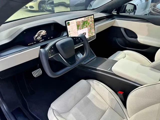Tesla Model S — Фото автомобиля 6