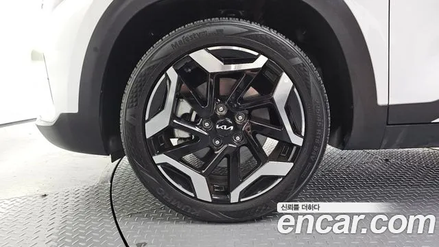 Kia Seltos Бензин 1.6 турбо 2WD — Фото автомобиля 5