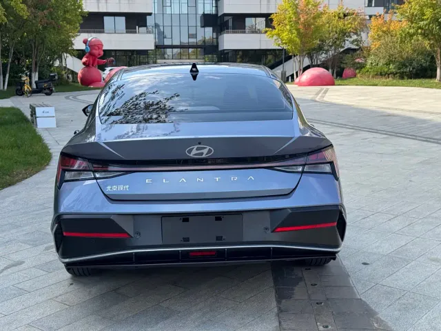 Hyundai Elantra — Фото автомобиля 11