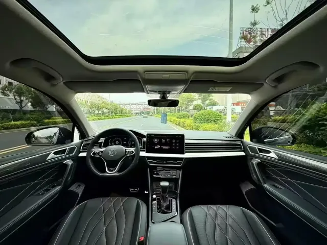 Volkswagen Tiguan L 2022 330TSI Auto 2WD R-Line Premium Edition — Фото автомобиля 9