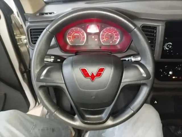 Wuling Hongguang V — Фото автомобиля 10