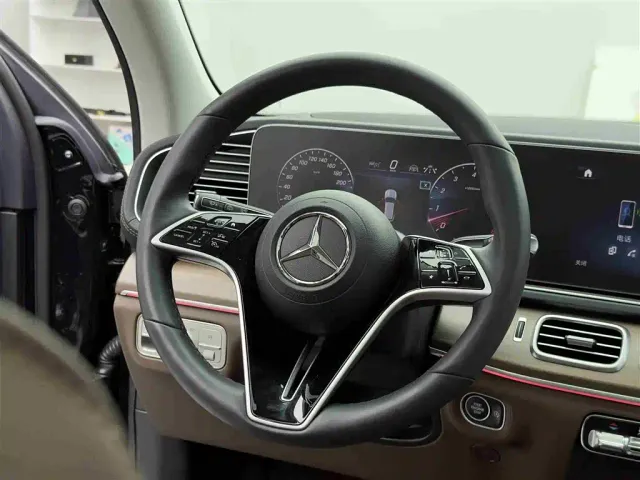Mercedes-Benz GLE-Class — Фото автомобиля 13
