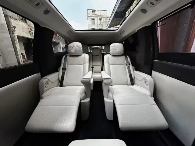 Li Auto MEGA — Фото автомобиля 13