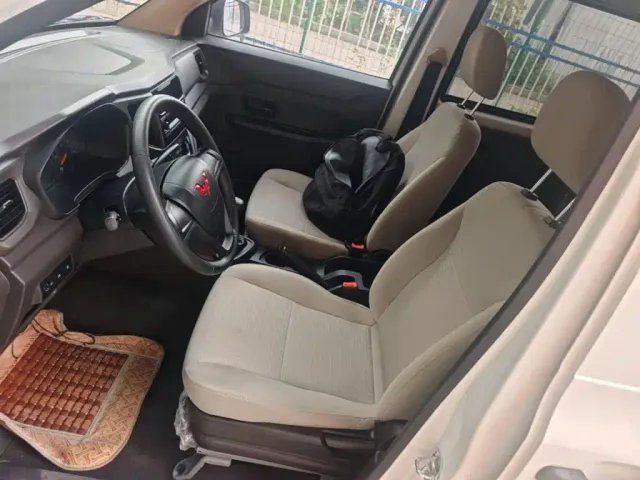Wuling Hongguang V — Фото автомобиля 10
