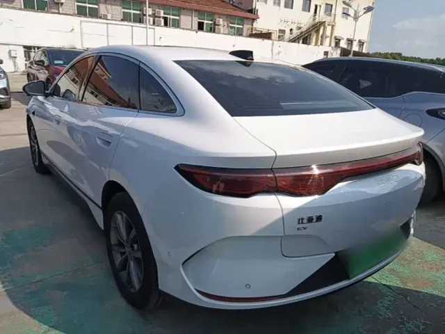 BYD Qin L — Фото автомобиля 4