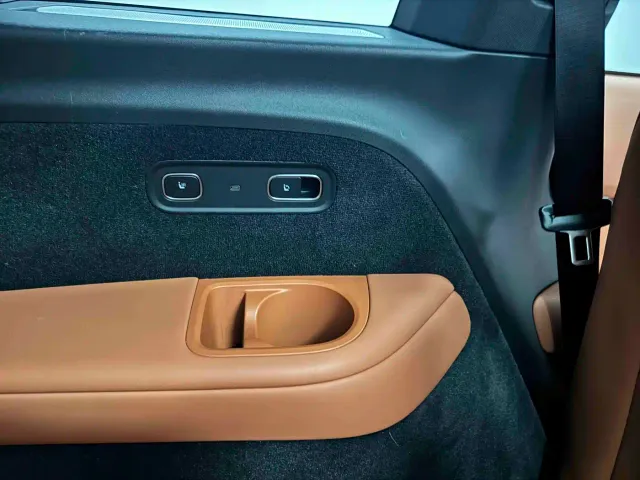 Li Auto L8 — Фото автомобиля 19