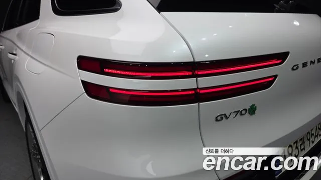 Genesis GV70 — Фото автомобиля 8