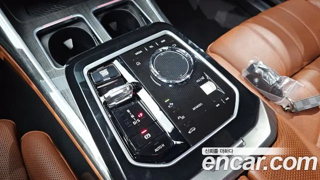 BMW 7-Series 7 серия (G70) 740i xDrive M Sport — Фото автомобиля 9