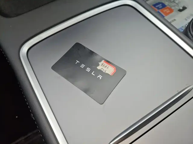 Tesla Model Y — Фото автомобиля 16