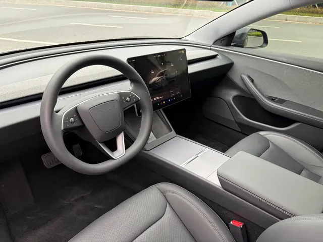 Tesla Model 3 — Фото автомобиля 3