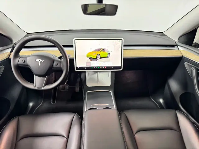 Tesla Model Y — Фото автомобиля 10