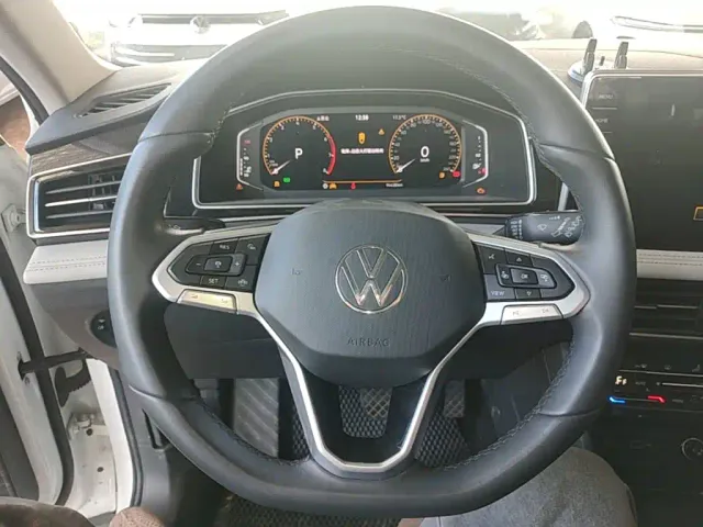 Volkswagen Tiguan L — Фото автомобиля 10