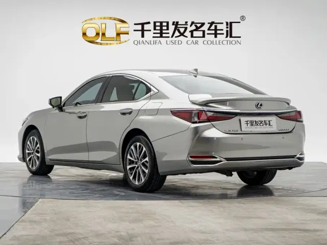 Lexus ES — Фото автомобиля 8