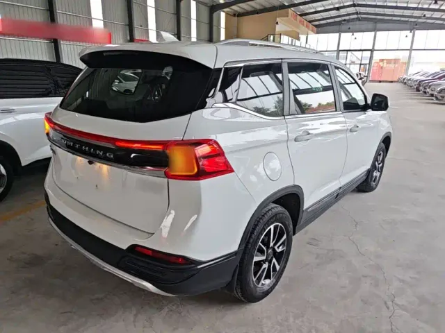 Forthing T5 — Фото автомобиля 6