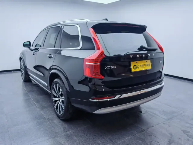 Volvo XC90 — Фото автомобиля 11