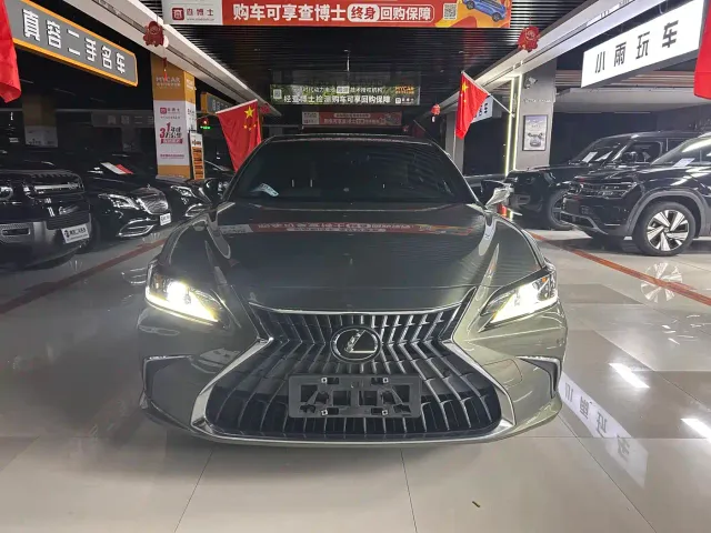 Lexus ES — Фото автомобиля 2