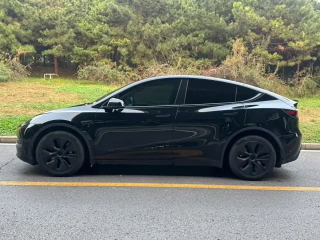 Tesla Model Y 2023 Long Range All-Wheel Drive Edition — Фото автомобиля 2