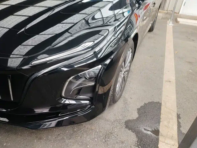 Hongqi E-QM5 — Фото автомобиля 23