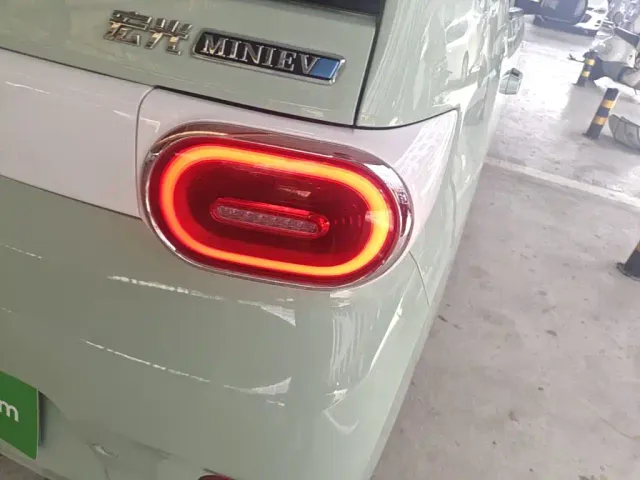 Wuling Hongguang Mini EV — Фото автомобиля 7