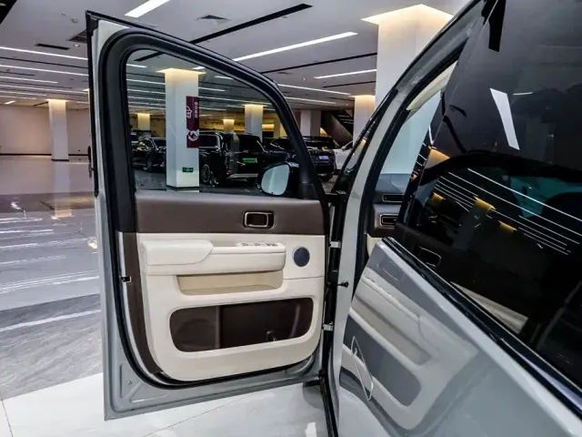 Li Auto MEGA — Фото автомобиля 9